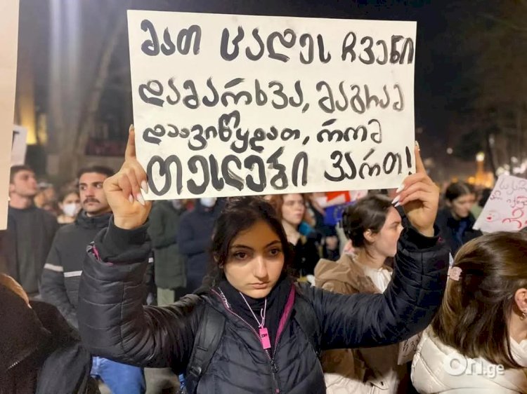 „ბოროტების ყვავილებს“ გაჯეჯილება არ ეღირსებათ!!!