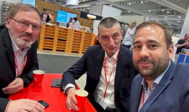 გერმანიაში წაყვანილი ცელქი ელჩი და გერმანიიდან წამოყვანილი  გიორგი გახარია