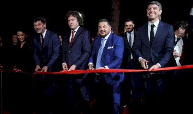 პრემიერ-მინისტრმა ირაკლი კობახიძემ „ფერარი თბილისის“ პირველი ოფიციალური შოურუმის გახსნის ცერემონიაში მიიღო მონაწილეობა