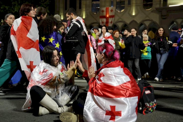 ღიმილით გავაცილოთ 2025 წელი