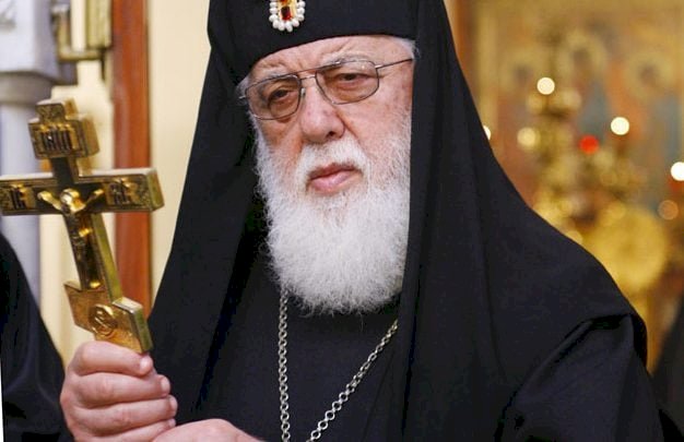 მის ხელს ვემთხვიე და დროში, გარემოში დავიკარგე